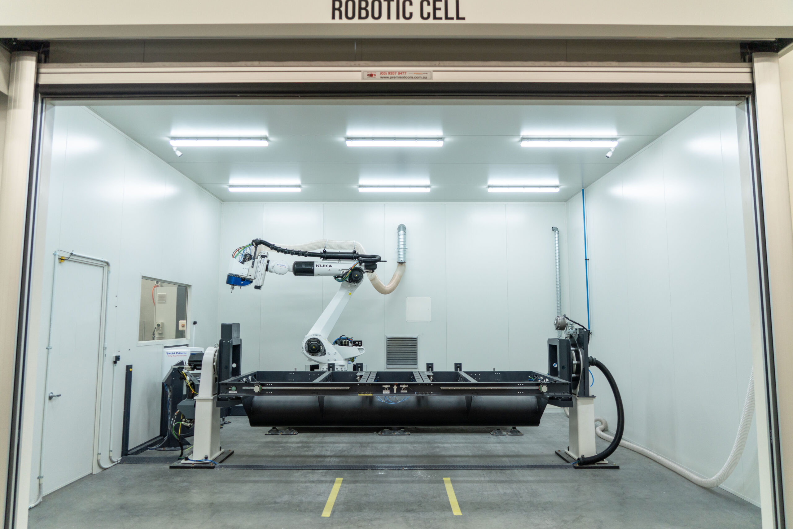 Robotic Cell for automated composites trimming - ACS Australia Facility